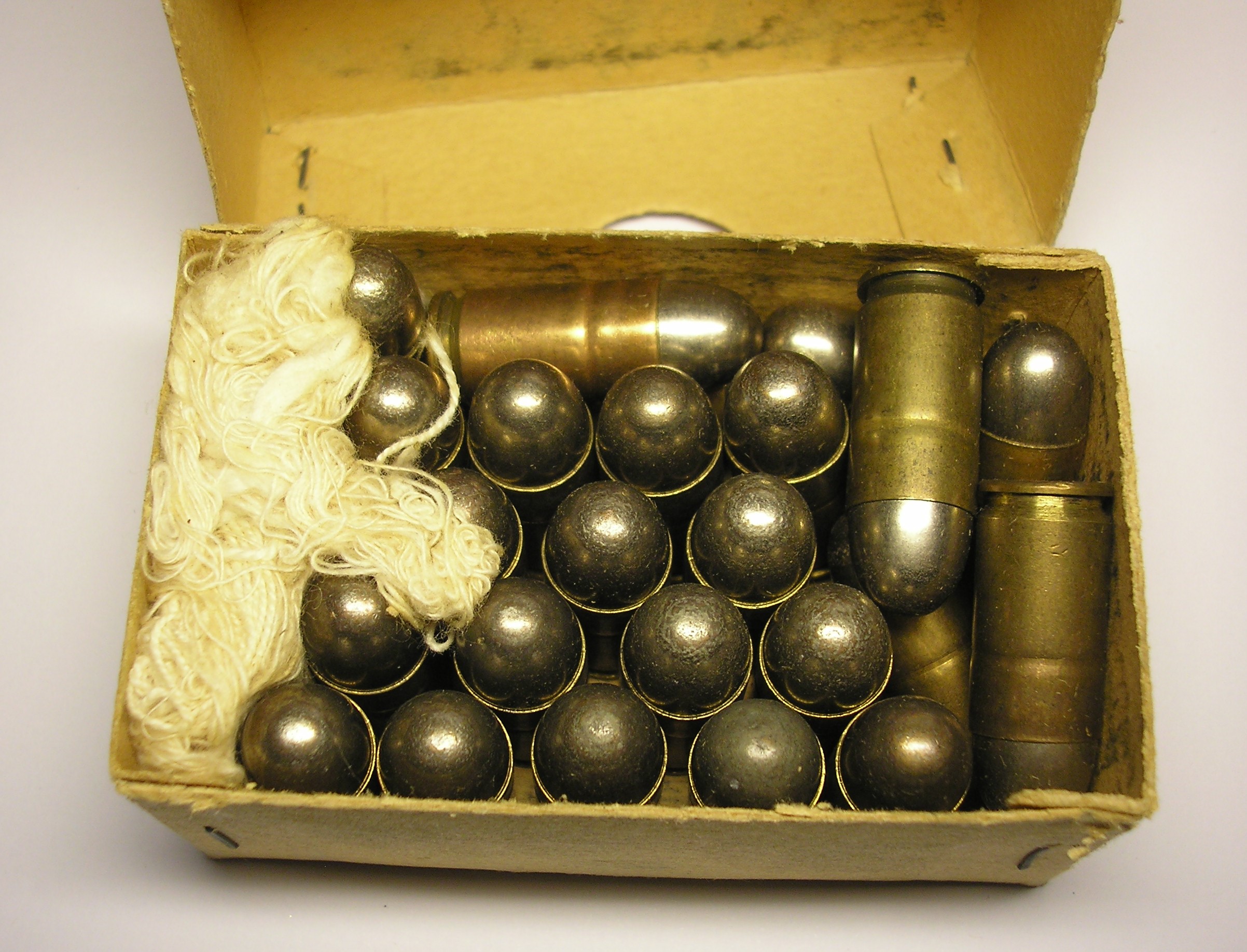 ./ammo/1125/esker/Eske-1125-Raufoss-28skudd-Helmantel-1946-1948-Beredskap-5.JPG