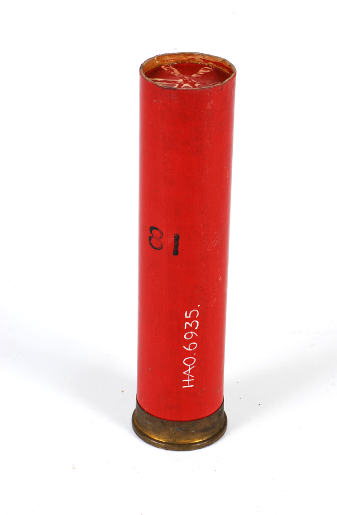 ./ammo/15Signal/patroner/Patron-15tomme-Raufoss-Signal-Rød-Seks-Lys-81-1.png
