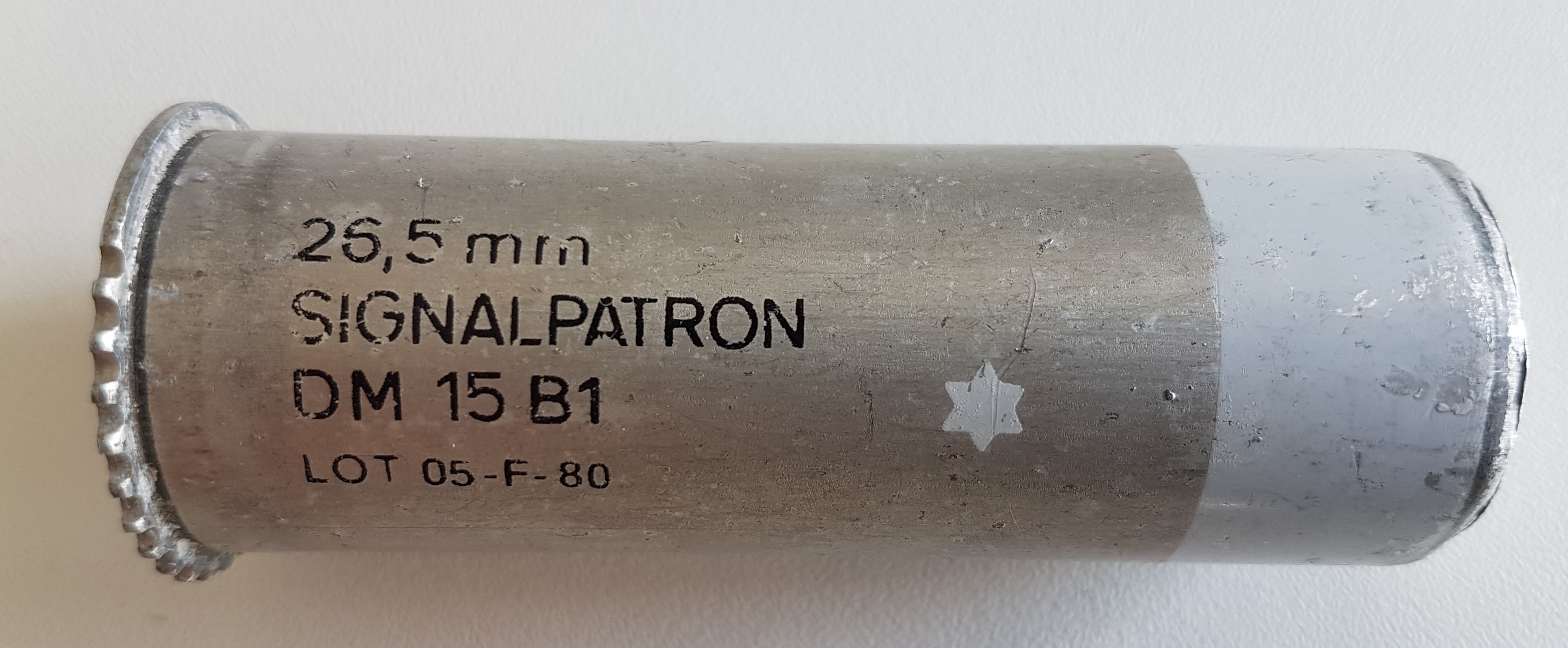 ./ammo/265Signal/patroner/Patron-265-DM-Signal-Hvit-DM15B1-LOT-05-F-80-1.jpg