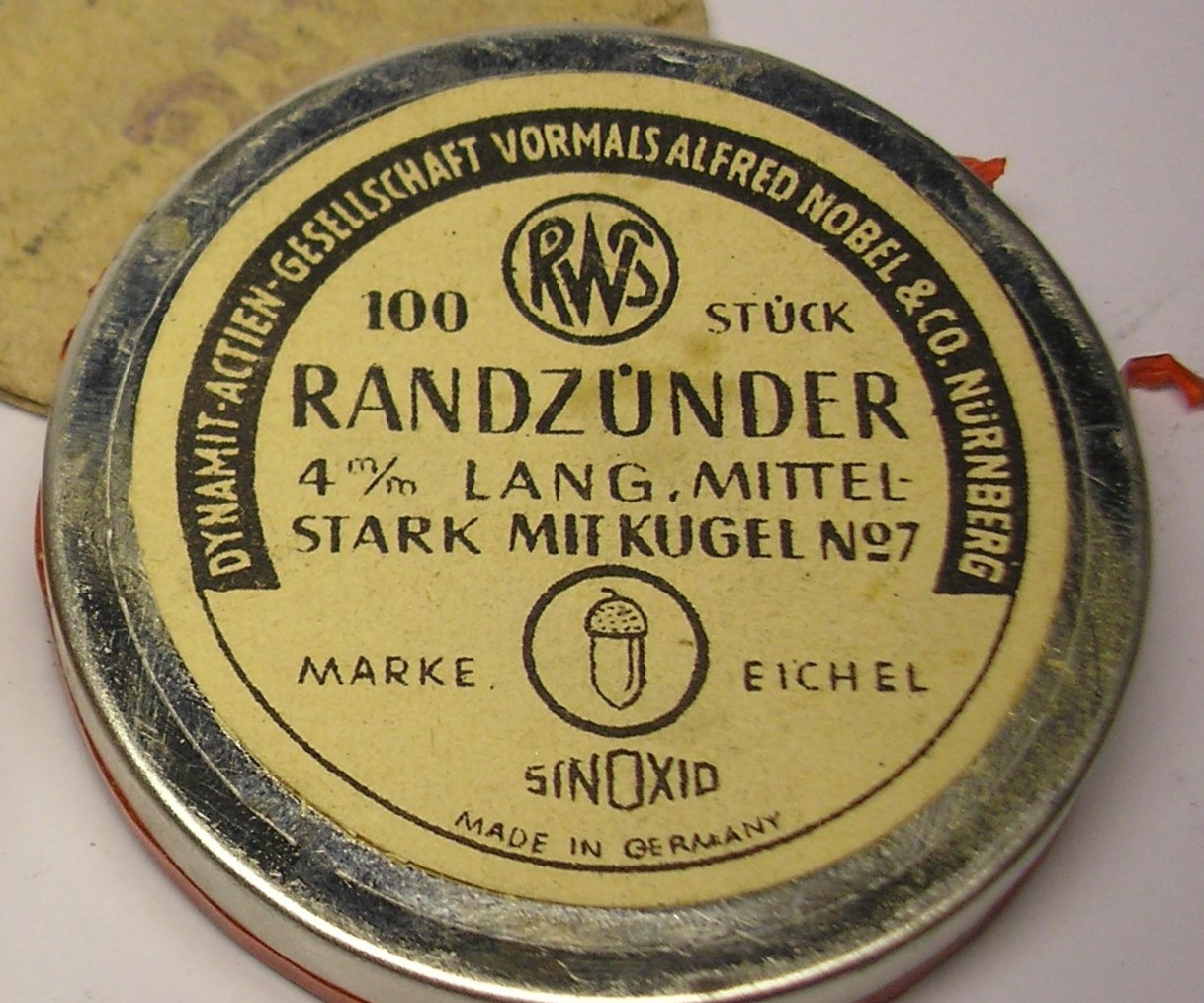 ./ammo/4mmFlobert/esker/Eske-4mmFlobert-RWS-100skudd-lang-Kugel-Nr7-metall-1.JPG