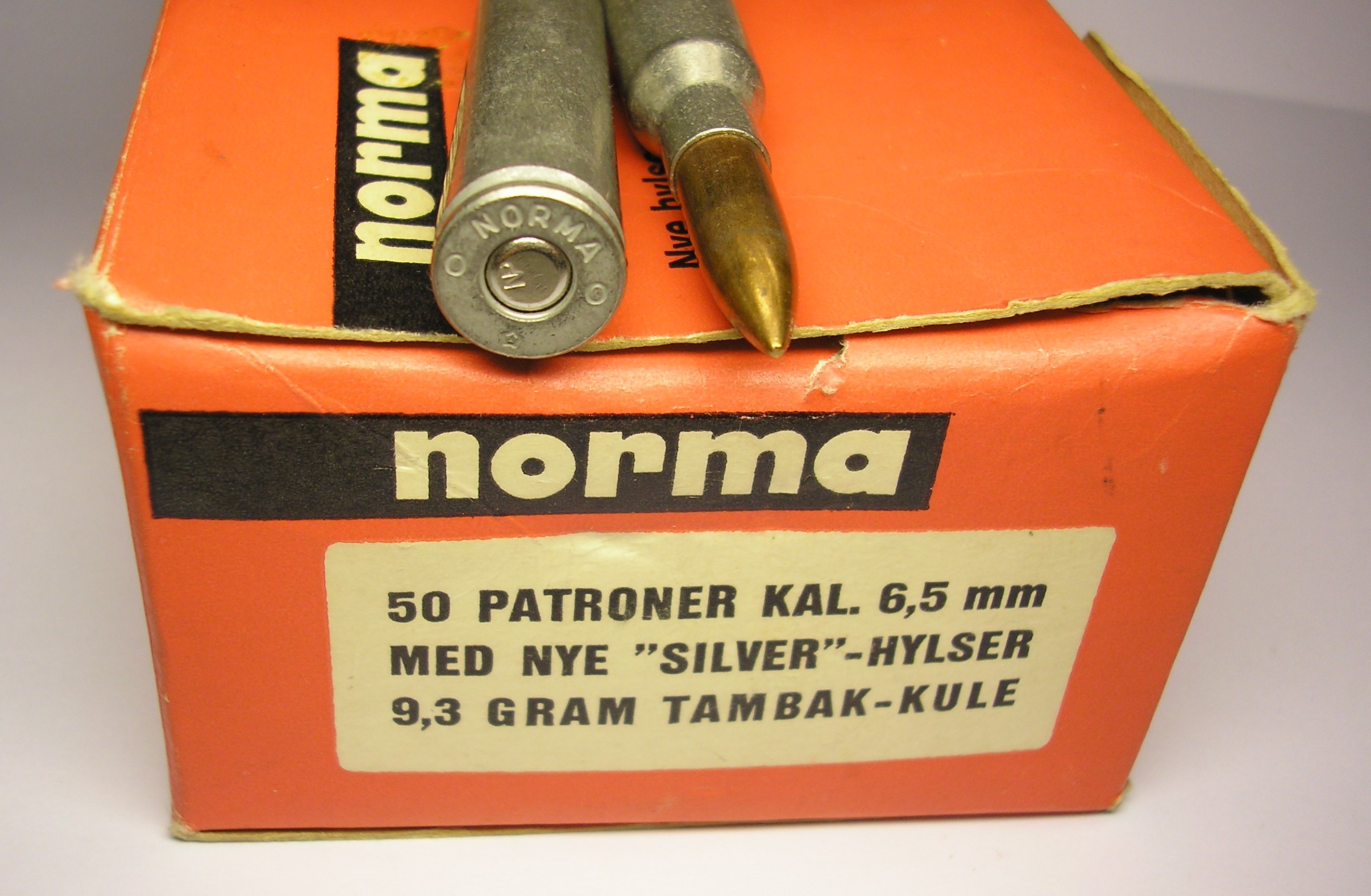 ./ammo/65x55/esker/Eske-65x55-Norma-50skudd-Helmantel-Silverskudd-3.JPG