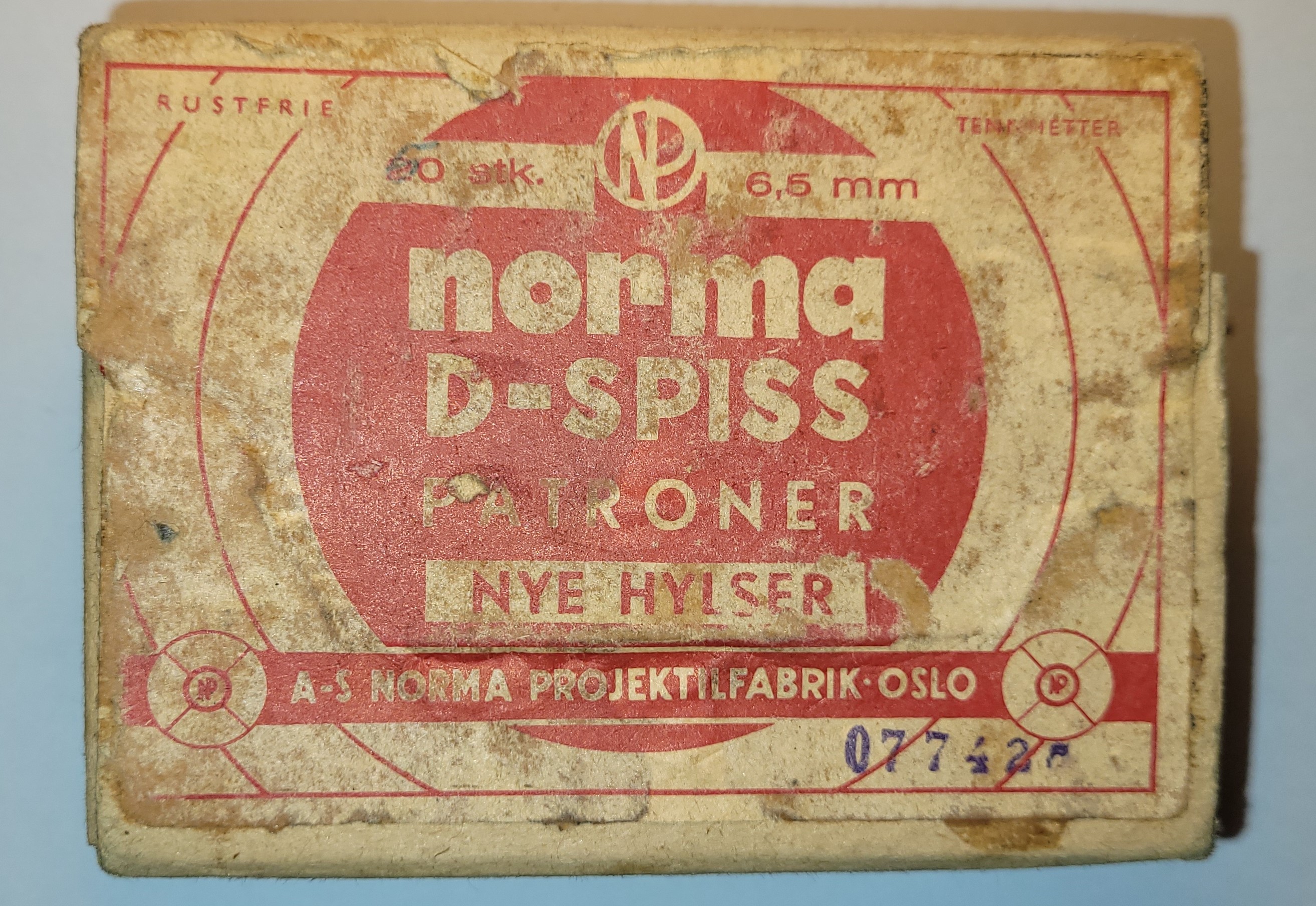 ./ammo/65x55/esker/Eske-65x55-Norma-50skudd-Helmantel-nye-hylser-overskrevet-1.jpg