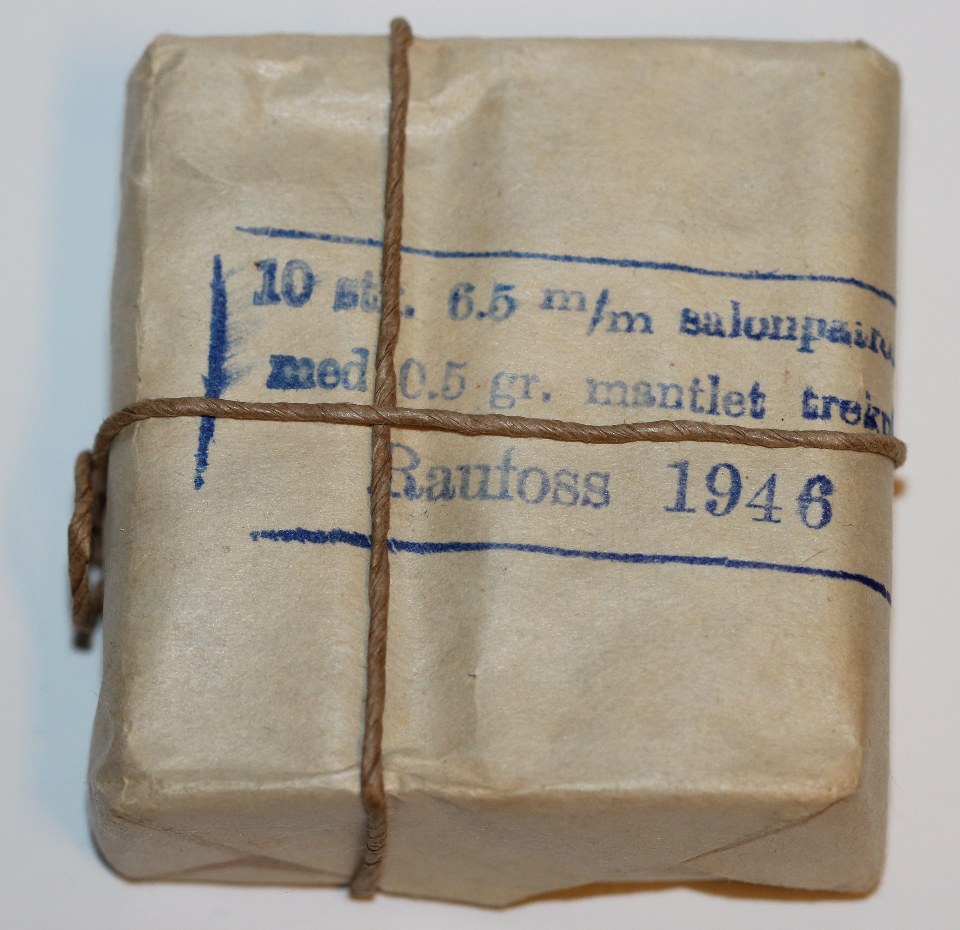 ./ammo/65x55/esker/Eske-65x55-Raufoss-10skudd-Mantlettrekule-1946-1.jpg