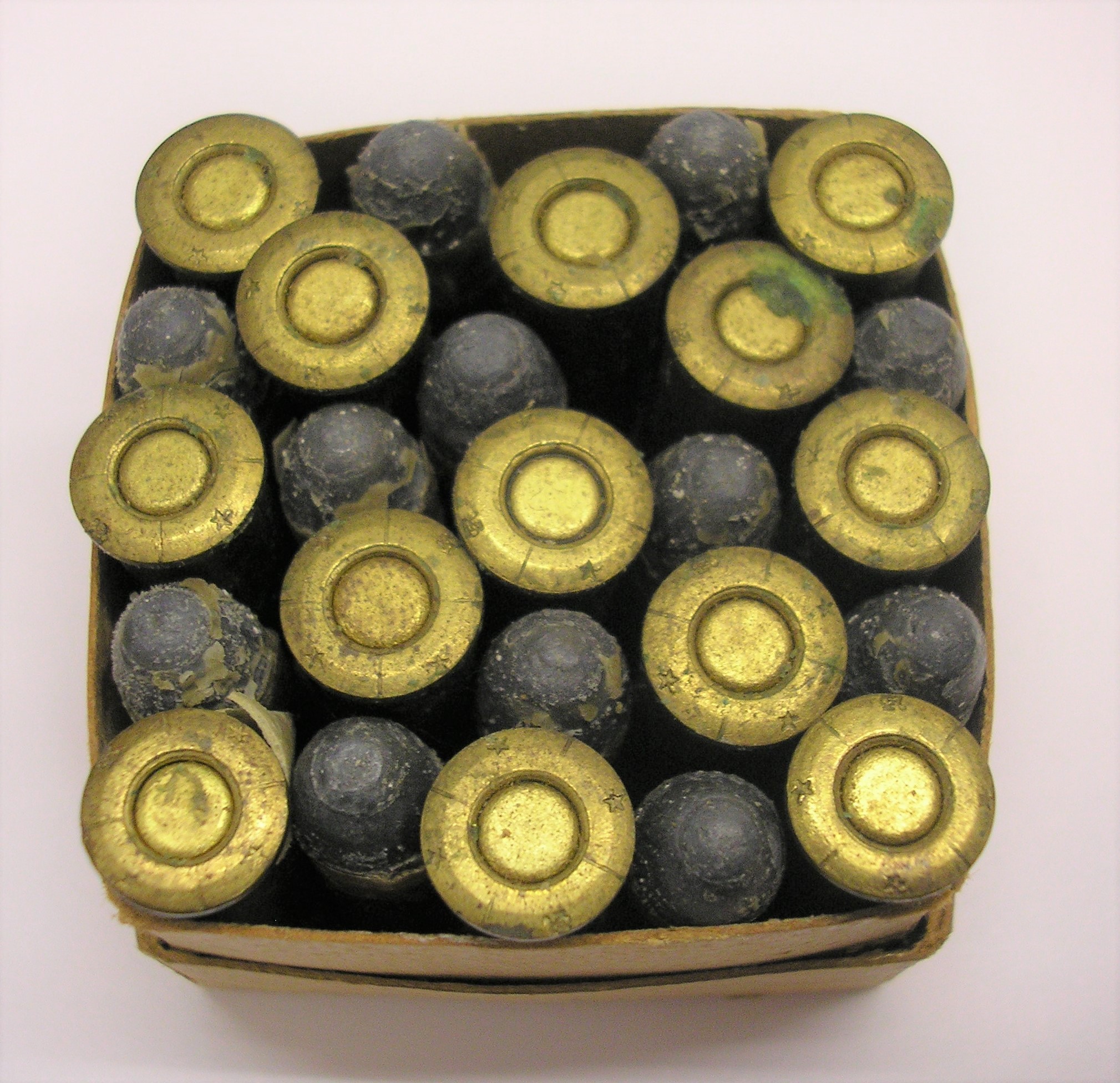 ./ammo/75NAGANT/esker/Eske-75NAGANT-25skudd-Blykule-1900-4.JPG