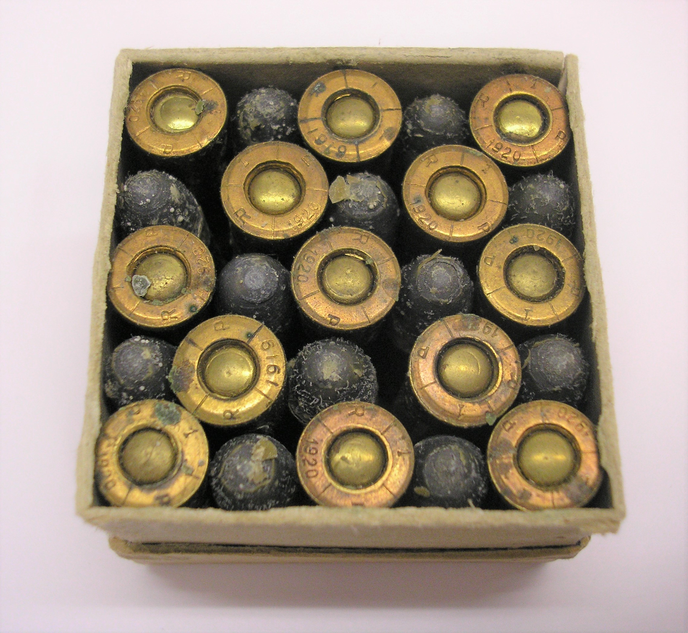 ./ammo/75NAGANT/esker/Eske-75NAGANT-25skudd-Blykule-1920-4.JPG