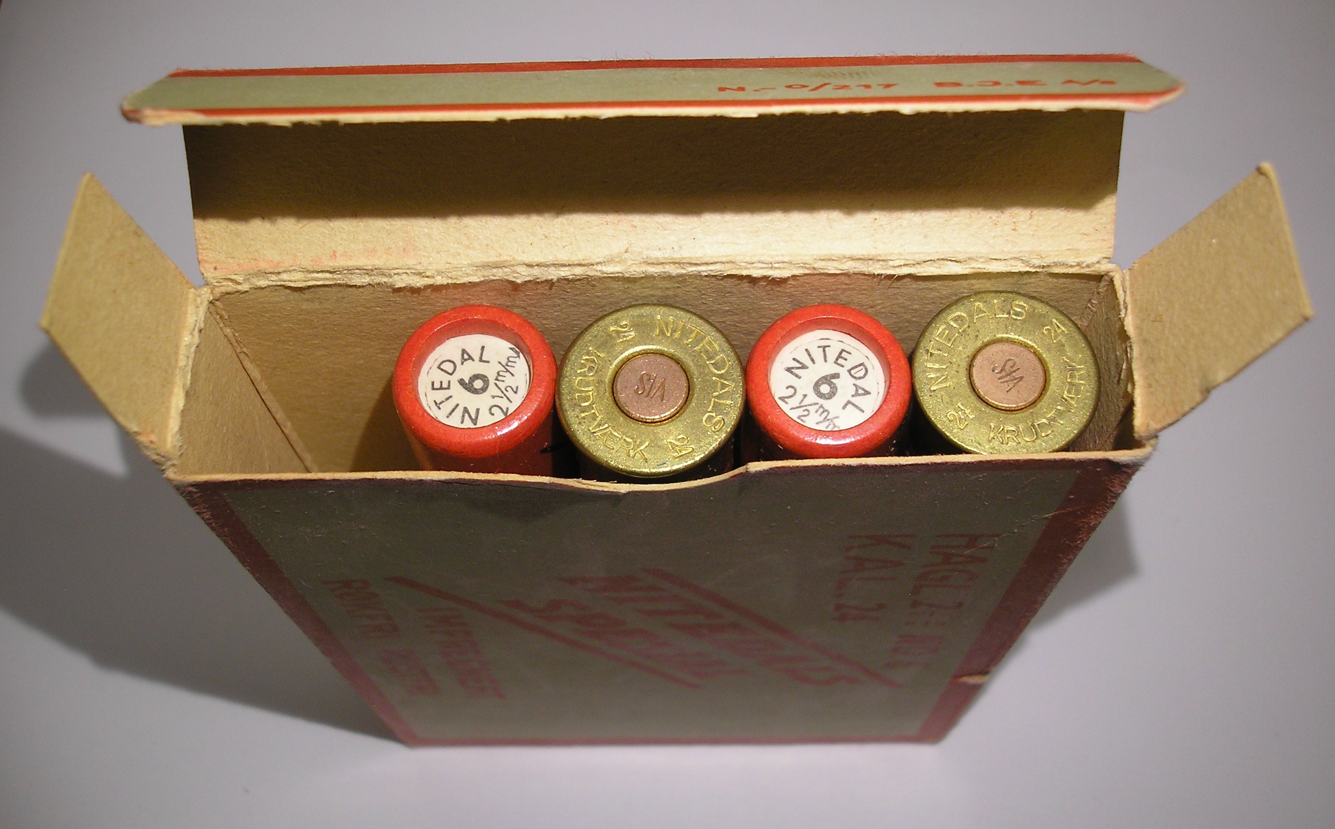 ./ammo/hagle/esker/Eske-Hagle-Nitedals-Spesial-24-65-Nr6-10skudd-No-Merket-5.JPG