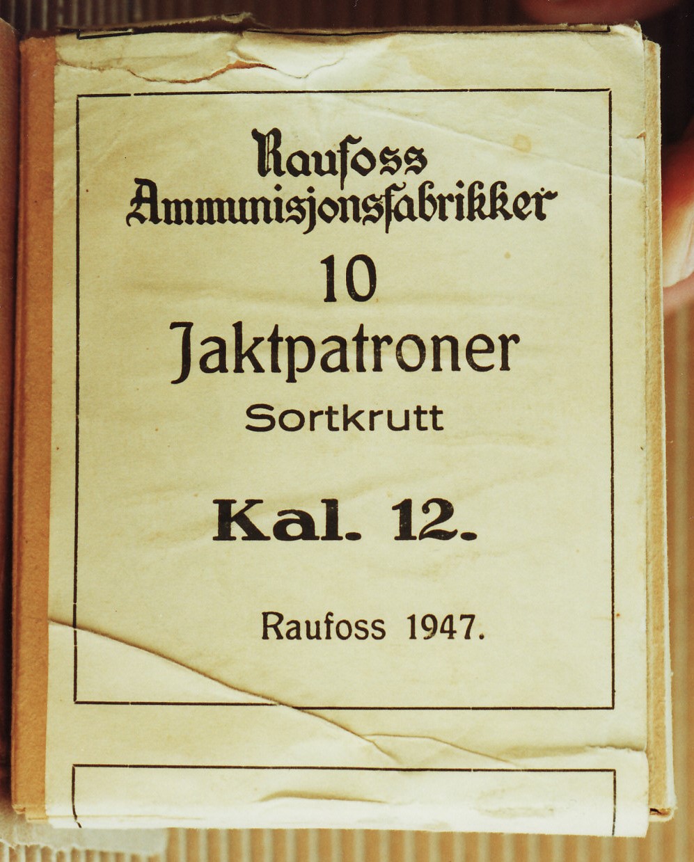 ./ammo/hagle/esker/Eske-Hagle-Raufoss-Jaktpatroner-Sortkrutt-1947-12-65-10skudd-1.jpg