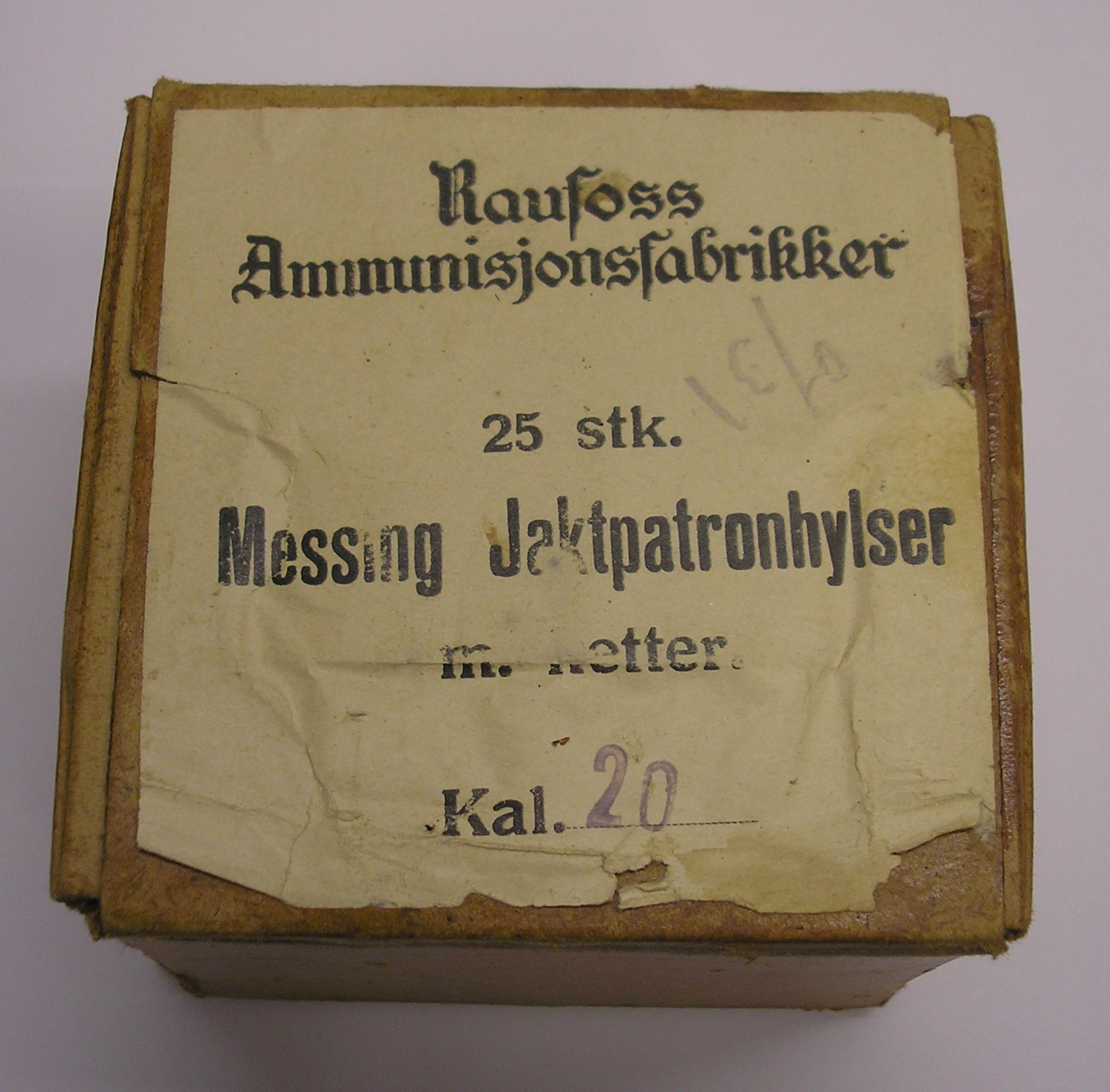 ./ammo/hagle/esker/Eske-Hagle-Raufoss-Jaktpatronhylser-med-hette-20-65-25skudd-Skrevet-1.JPG