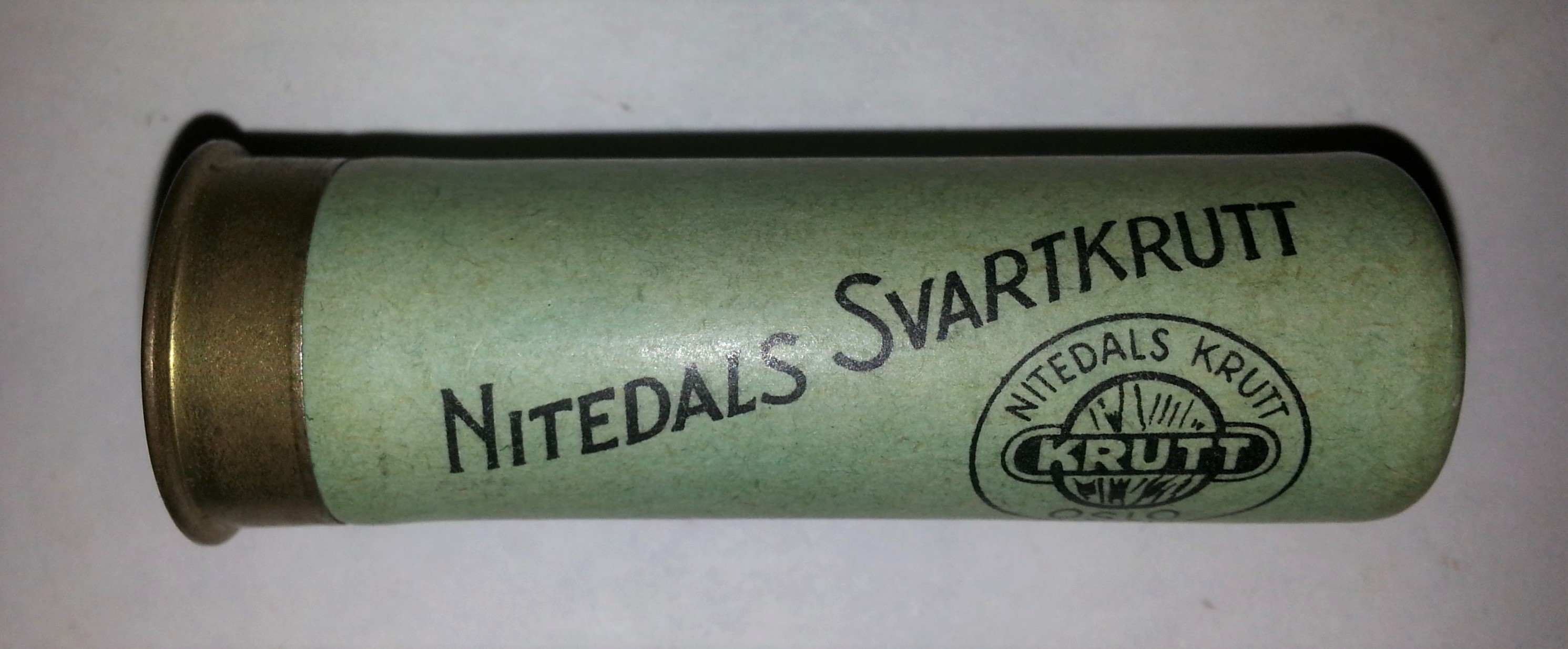 ./ammo/hagle/patroner/Patron-Hagle-Nitedals-Svartkrutt-16-65-Salutt-1.jpg