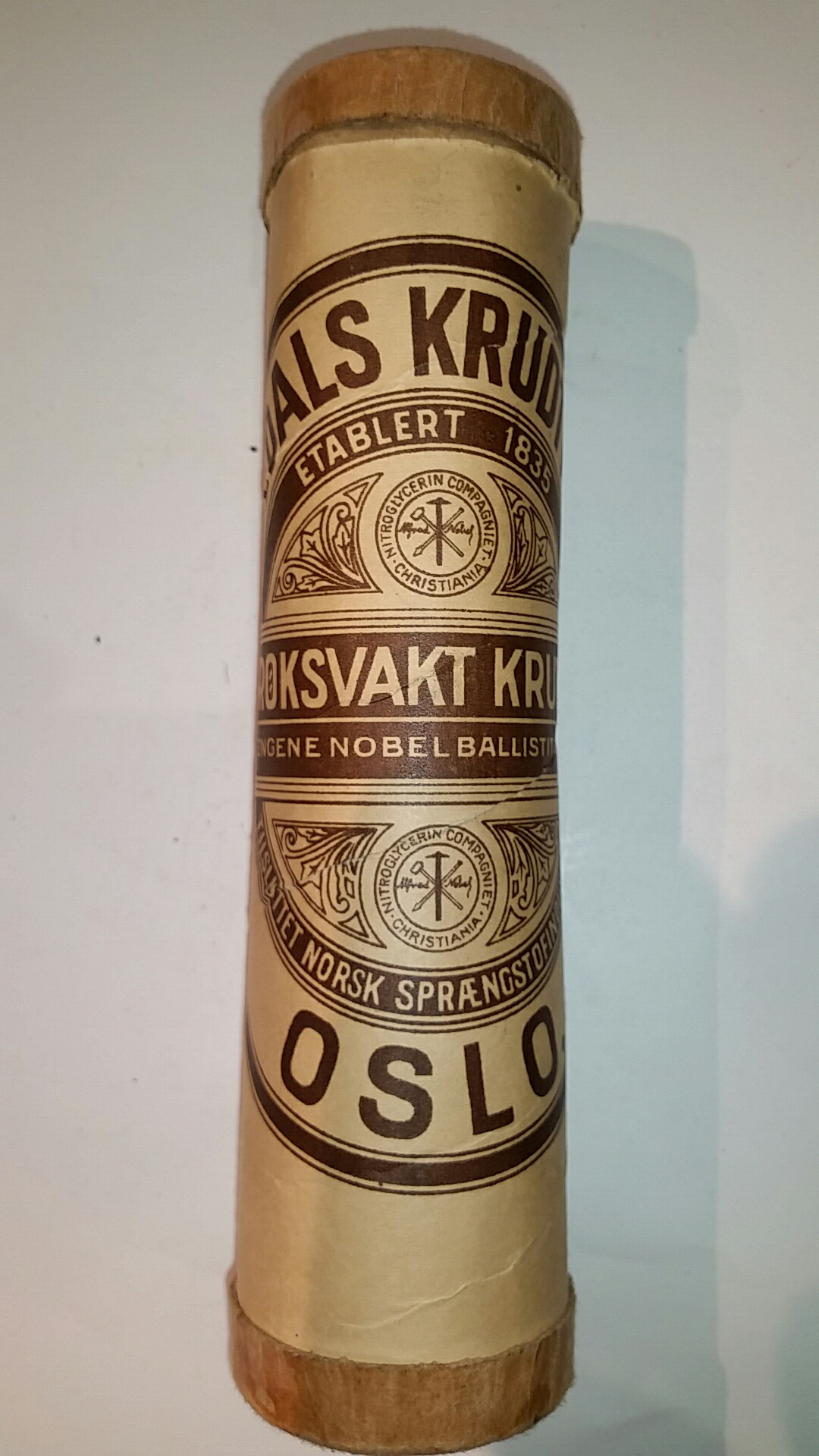 ./ammo/ladekomponenter/bilder/Ladekomponent-Krutt-Engene-Nobel-Kragballistit-230gram-90grader-1.jpg