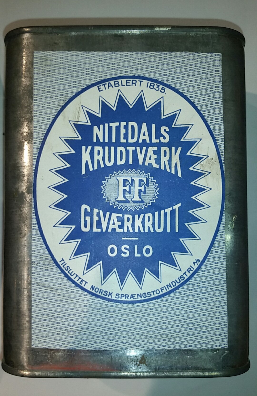 ./ammo/ladekomponenter/bilder/Ladekomponent-Krutt-Nitedals-Gevaerkrutt-1kg-FF-1.jpg