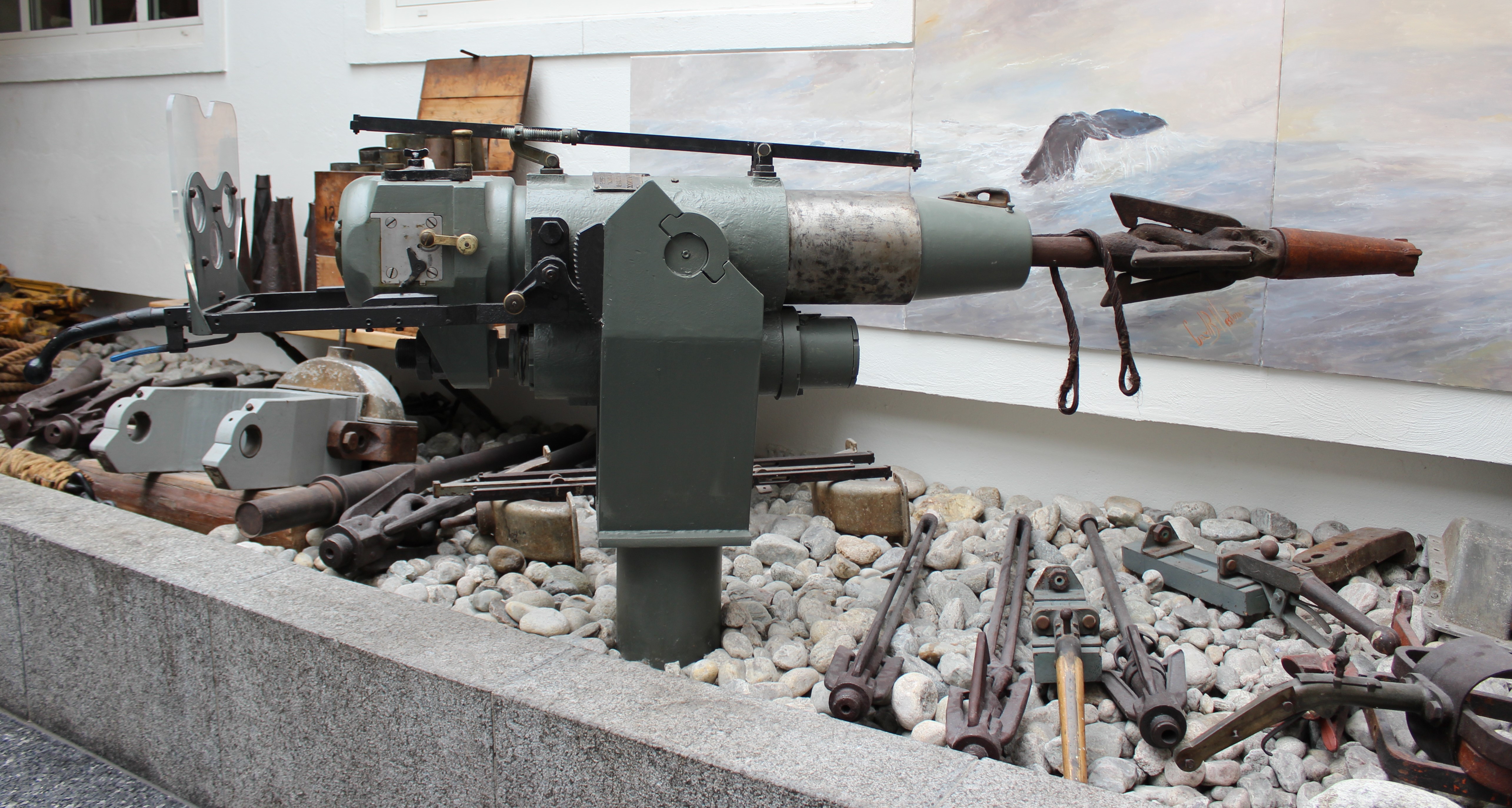 ./guns/hval/bilder/Hval-Kongsberg-90mm-Hvalkanon-M52-1951-738-1.JPG