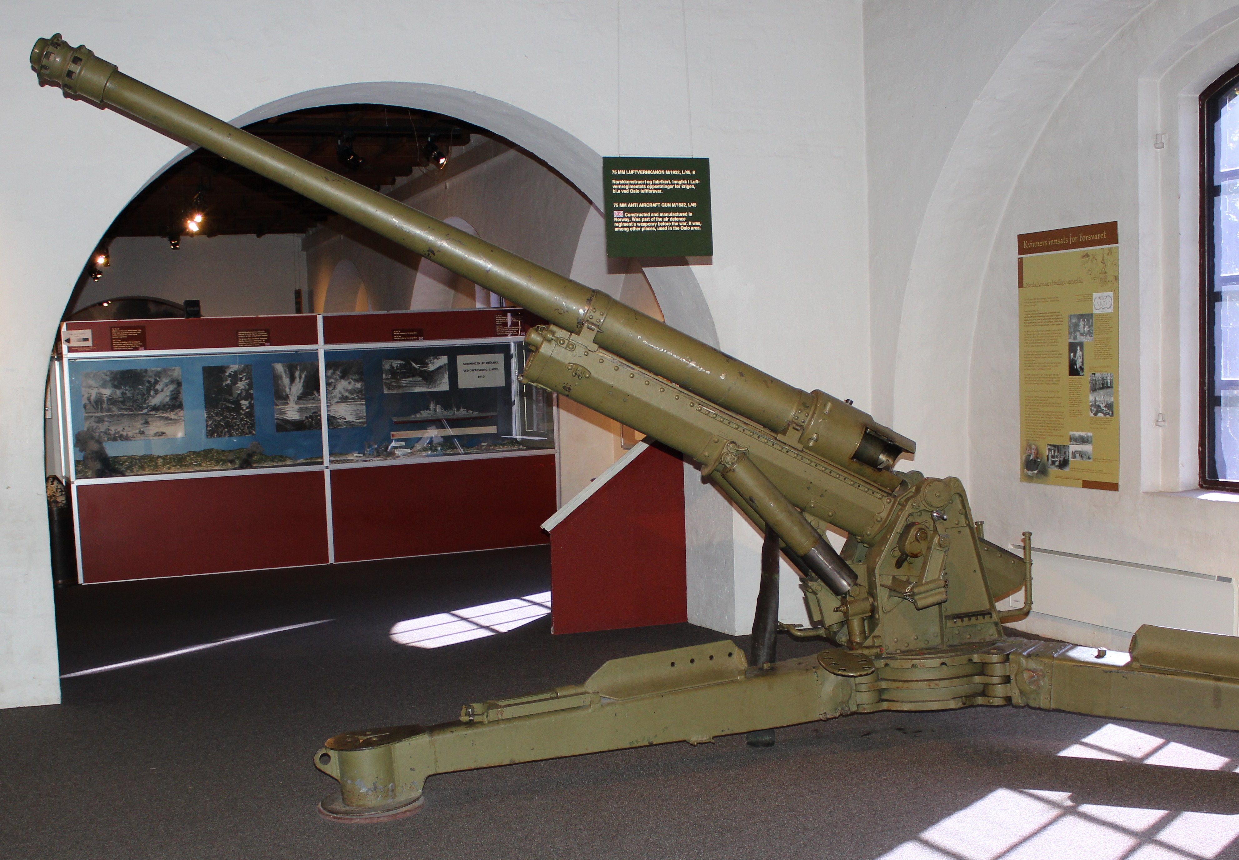 ./guns/kanon/bilder/Kanon-Kongsberg-M32-L45-6-1.JPG