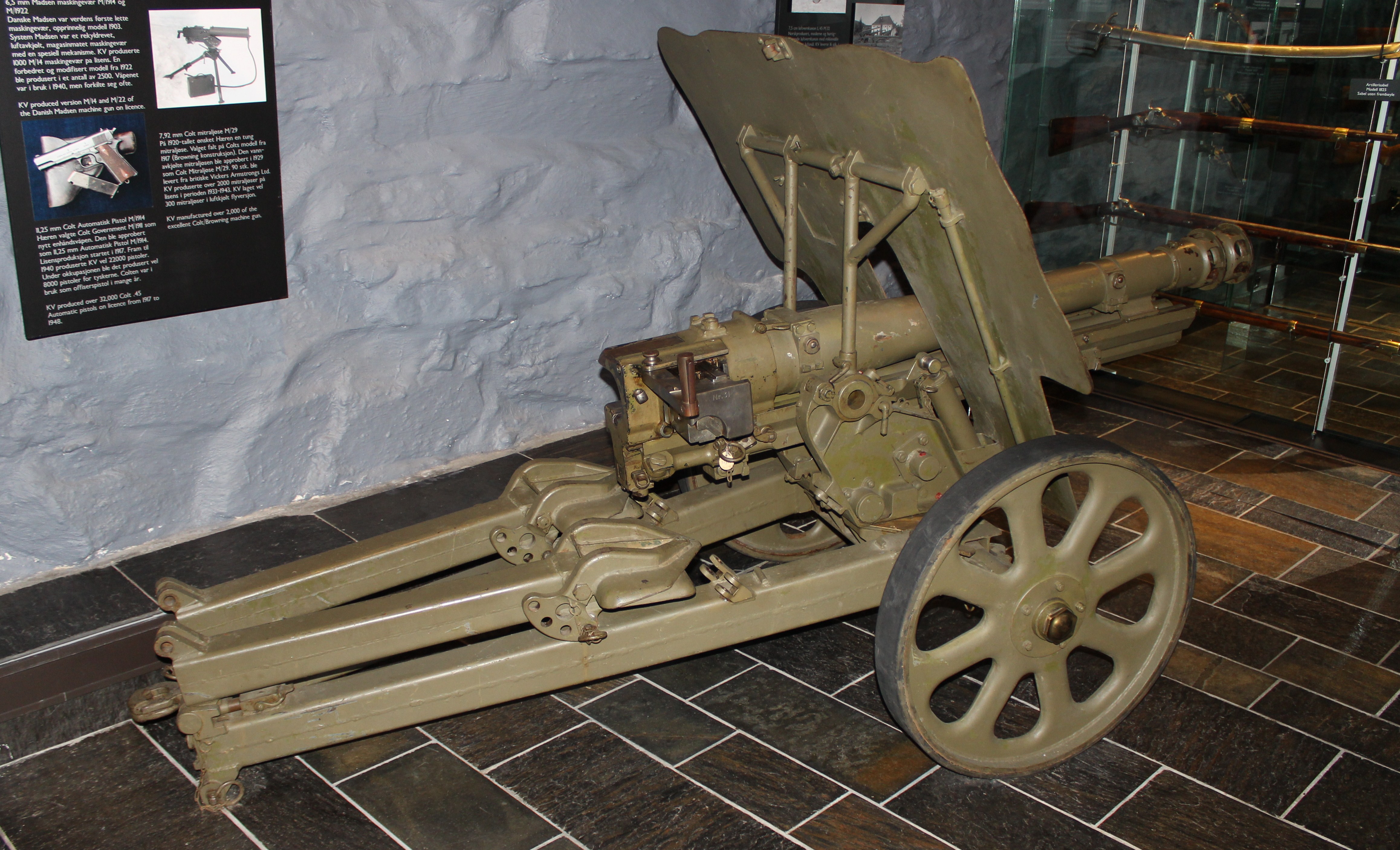 ./guns/kanon/bilder/Kanon-Kongsberg-M39-L205-31-2.JPG