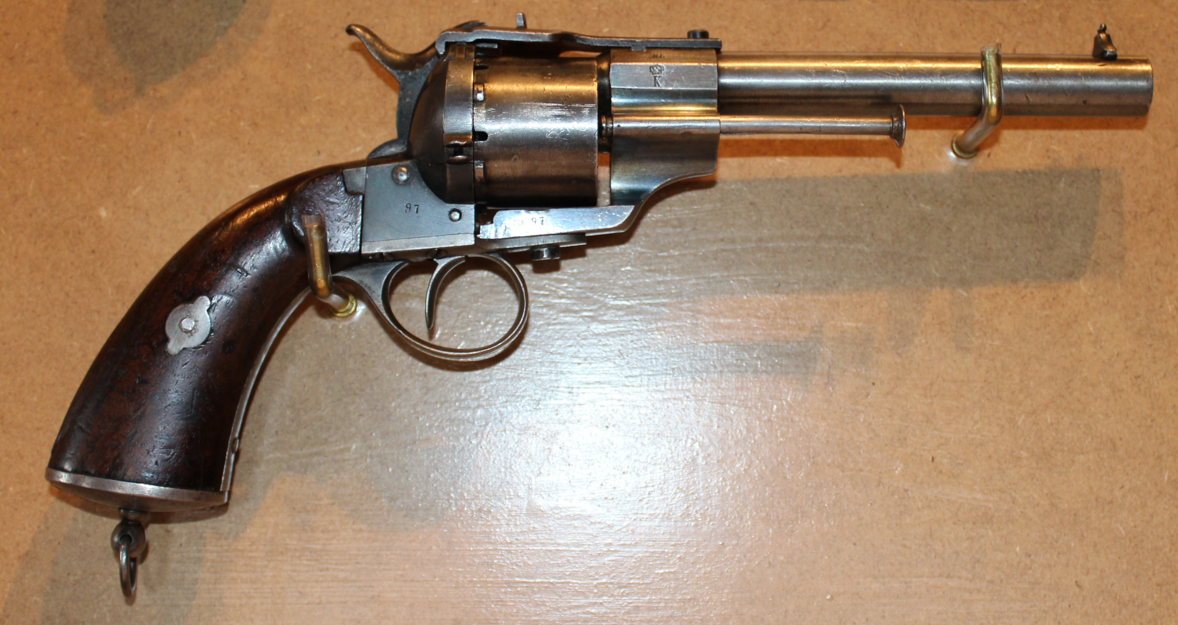./guns/revolver/bilder/Revolver-Kongsberg-Lefaucheux-M1864-98-97-1.JPG