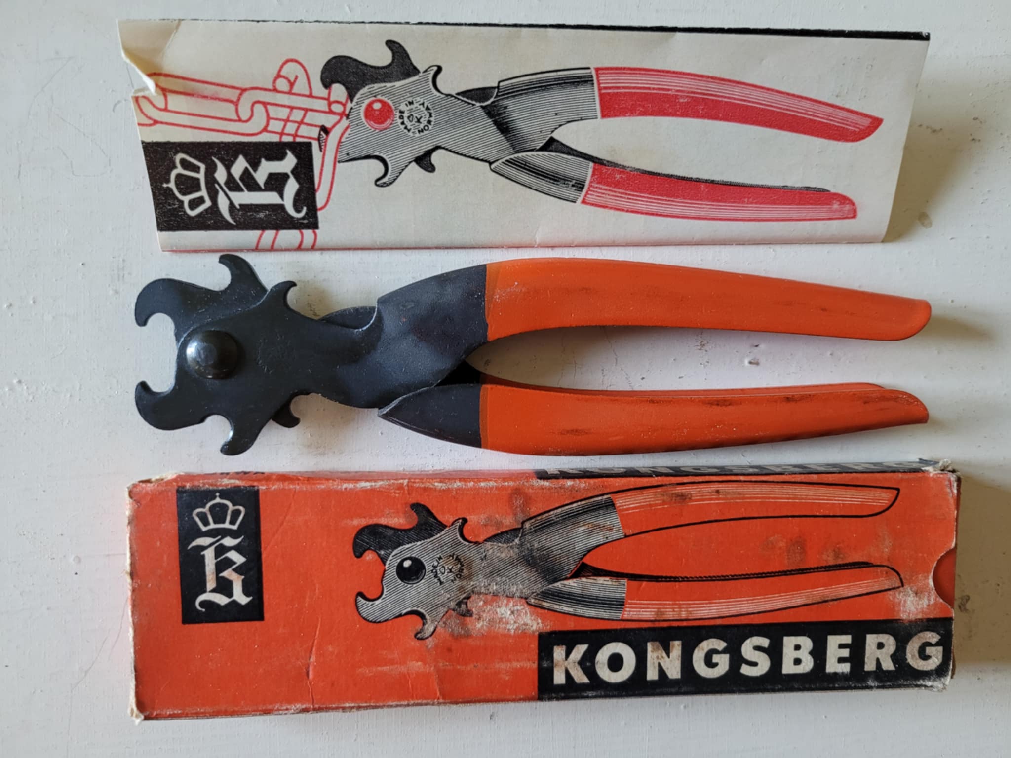 ./tools/bilder/Tools-Kongsberg-Vaapenfabrikk-Kjettingtang-6-Eske-3.JPG