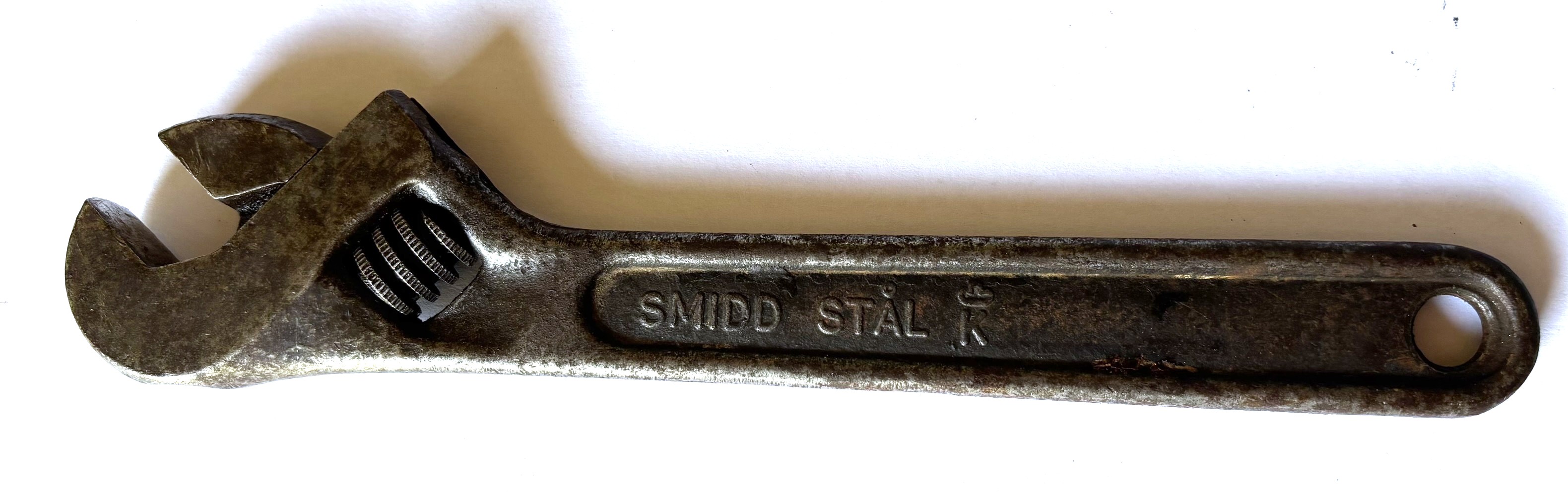 ./tools/bilder/Tools-Kongsberg-Vaapenfabrikk-Skiftenøkkel-No2-Smidd-Staal-3.jpg